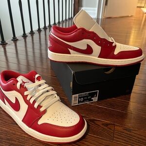 Nike Men's Low-Top Sneakers in White and Red